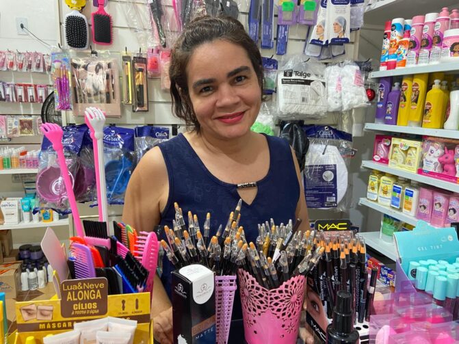 Experiente no ramo, Nubia Rodrigues é dona de uma loja de cosméticos em Autazes