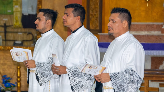 Três seminaristas da Prelazia de Itacoatiara recebem admissão às Ordens Sagradas e Leitorado