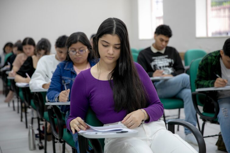 UEA divulga convocação para matrícula da 2ª chamada do Vestibular e SIS; confira as listas