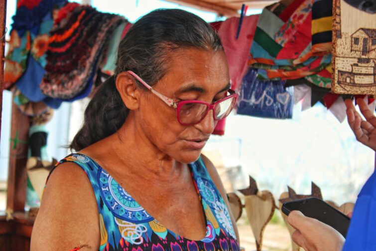 Conheça Marinete Nascimento, que trabalha com artesanato em Autazes há 20 anos