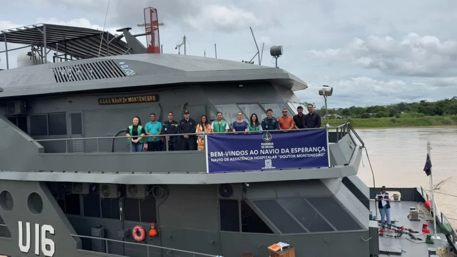 Navio-hospital da Marinha do Brasil chega em Cruzeiro do Sul para atendimentos médicos