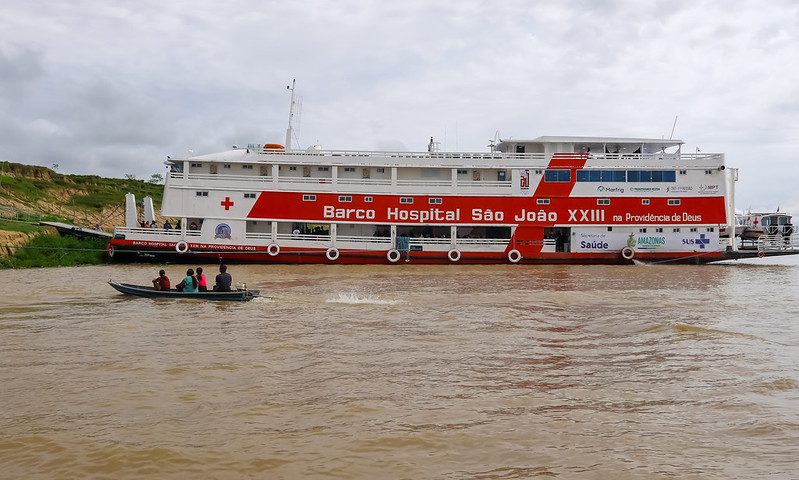 Barco Hospital São João leva atendimento de saúde a zona rural de Manacapuru