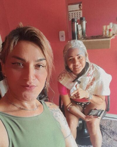 Amor a profissão; Mara Marques é dona de uma salão de beleza em Itacoatiara