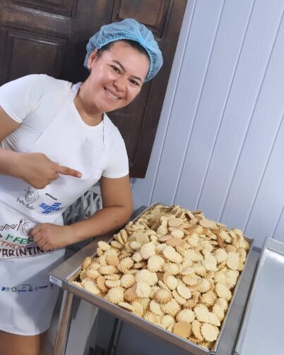 Maria Tereza empreende no ramo dos doces artesanais em Parintins