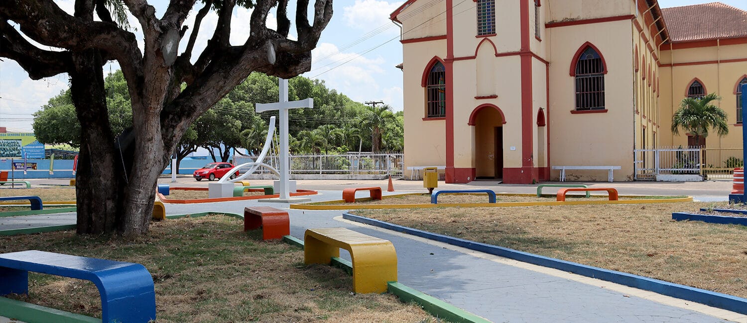 Conheça a Praça da Catedral de Nossa Senhora do Rosário em Itacoatiara