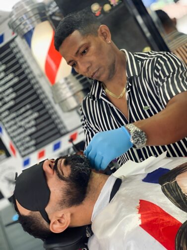 Com atendimento de excelência, Ivan Araújo se destaca no ramo da barbearia em Autazes