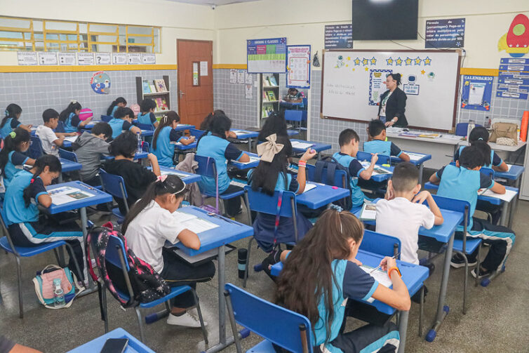 Novo concurso público para área da educação é anunciado em Manaus com mais de 1 mil vagas