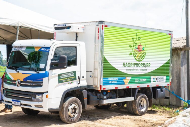 Associação de agricultores em Rorainópolis recebe caminhão-baú refrigerado