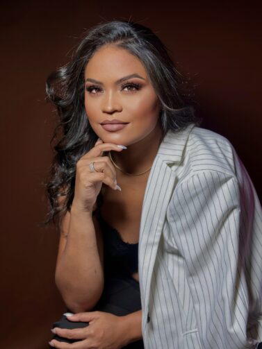 Beleza como missão: Adrielle Castro é designer de sobrancelhas em Iranduba
