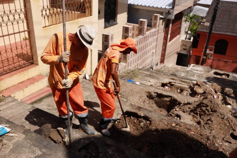 Manaus realiza manutenção na drenagem da rua 40, no bairro Japiim