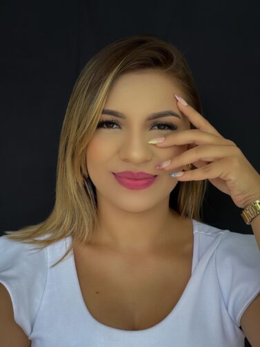 Recomeço com propósito: Kaline Charleane transforma vidas com a arte dos cílios
