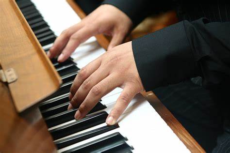 Concerto 'Noite do Piano' homenageia mães em Ji-Paraná