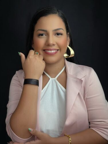 Aos 20 anos, Raynara Leal tem seu próprio estúdio de estética em Iranduba