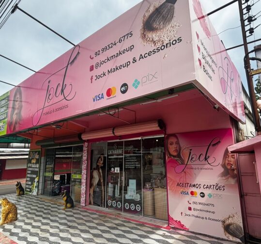 Conheça a trajetória de Joquebede Braga, dona da Jock Makeup em Itacoatiara