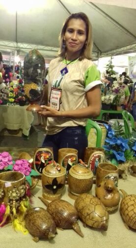 Artesanato sustentável em Presidente Figueiredo: a trajetória de Priscila Menezes com casca de cupuaçu e fibras naturais