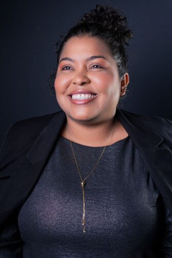 Elisangela Rodrigues representa Rondônia em livro nacional sobre liderança feminina negra