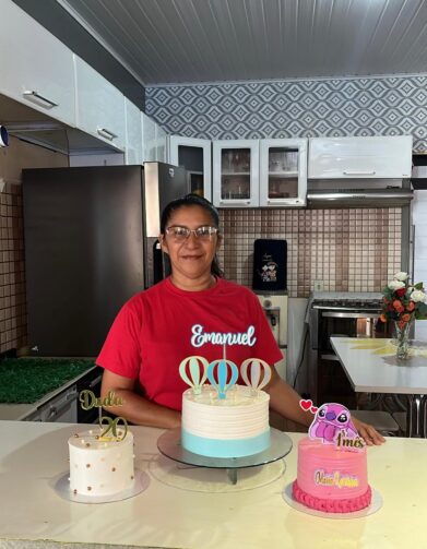 Cakes da Val: conheça a história da confeiteira Valdirene Cascaes em Manaquiri