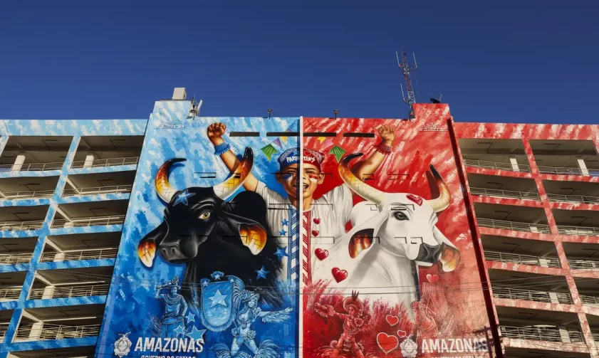Caprichoso e Garantido recebem R$ 10 milhões para o Festival de Parintins 2025