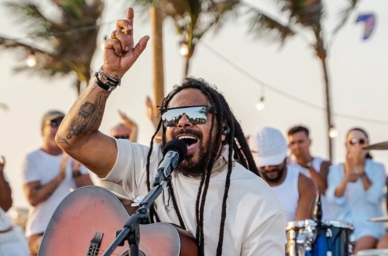 Evento esportivo contará com show do cantor Marcelo Falcão na Praia da Ponta Negra, em junho