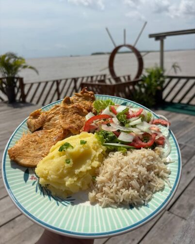 Às margens do Rio Solimões, restaurante Marina Vallentina oferece uma experiência única em Manacapuru