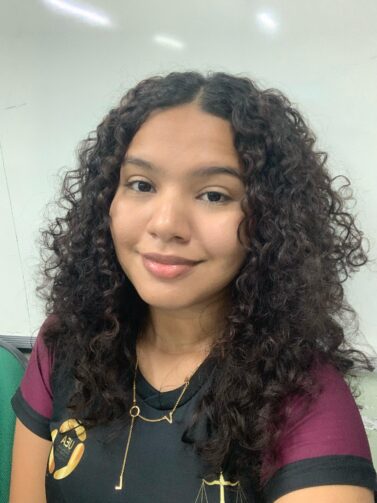 Jovem empreendedora transforma paixão em negócio e leva arte às ruas de Manacapuru