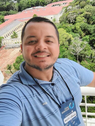 Natural de Iranduba, Weverton Araújo transforma educação com cursos acessíveis