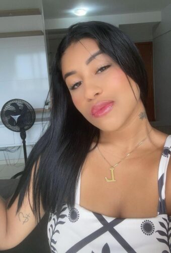 Laiza Ramos realiza sonho ao abrir a própria loja de cosméticos, em Iranduba