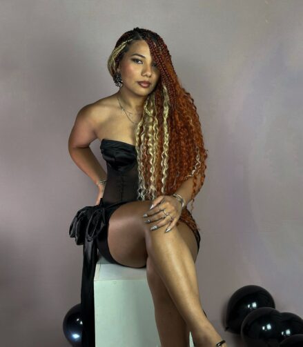 Conheça a trajetória de Bianca Pereira, trancista em Itacoatiara