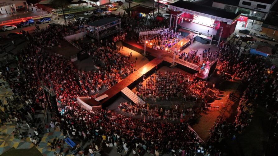 Praça da Vitória é referência de fé, cultura e esporte em Presidente Figueiredo