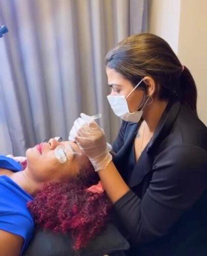 Tatiane Mello aposta no design de cílios e fortalece seu negócio em Ariquemes