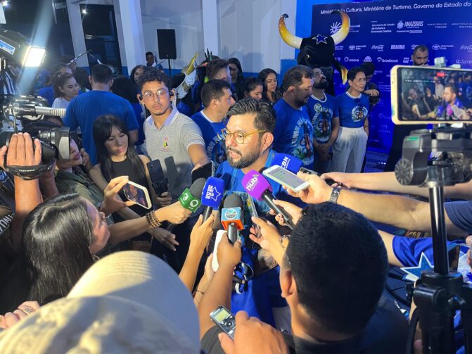 Boi Caprichoso apresenta o Manto Tupinambá durante coletiva de imprensa do projeto ‘É Tempo de Retomada’