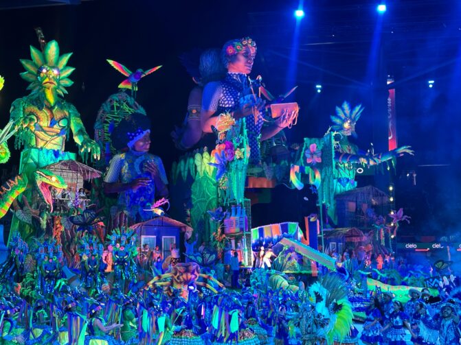 Boi Caprichoso exalta a retomada das lutas indígenas ao encerrar primeira noite do 58º Festival Folclórico de Parintins