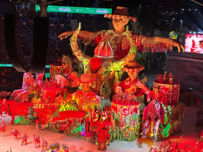 Boi Garantido celebra as manifestações culturais brasileiras em sua segunda noite de apresentações