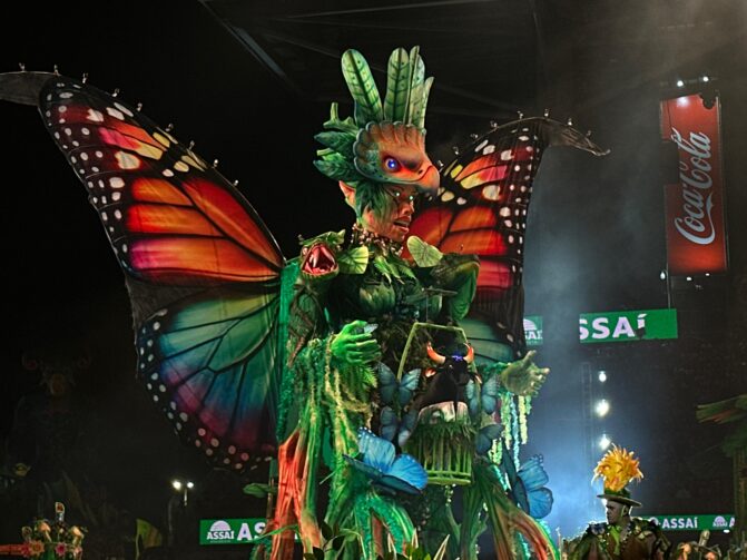 Boi Caprichoso clama pela cura da Terra em última noite de apresentação