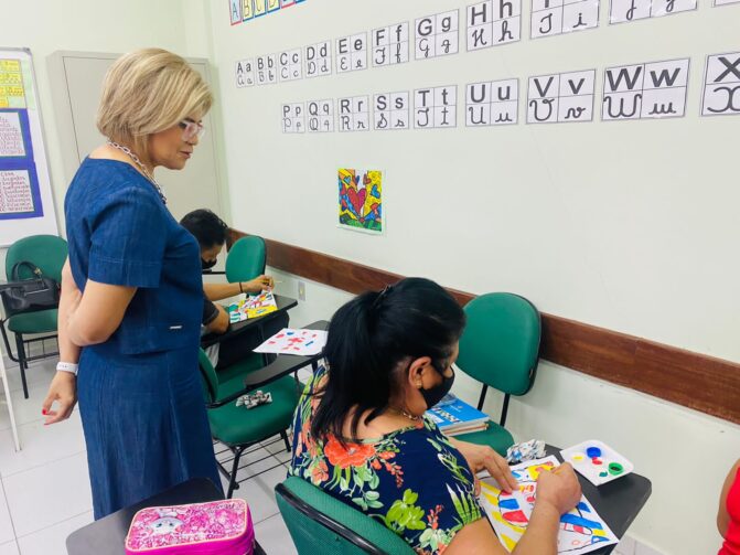 Fundação da Terceira Idade abre matrículas para a escolarização de adultos e pessoas idosas, em Manaus