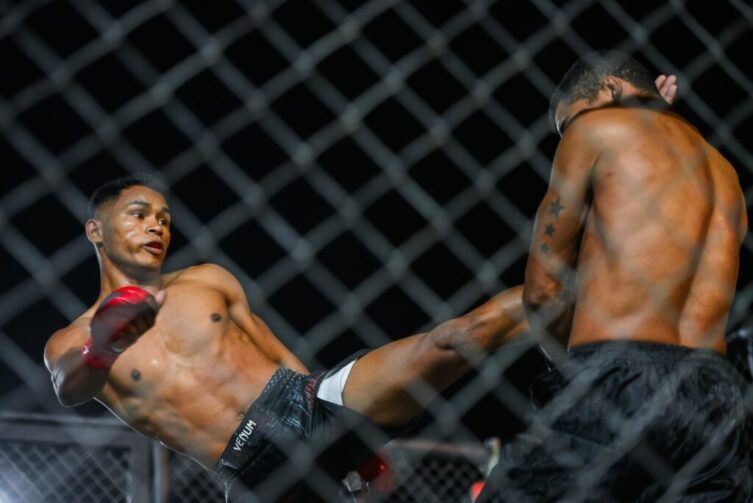 Nauás Combat movimenta 3ª noite da Expoacre Juruá com vitória de cruzeirense