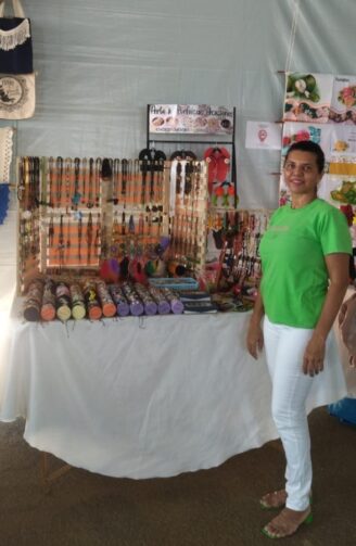 Conheça a trajetória de Selma Domingos, artesã de Ariquemes