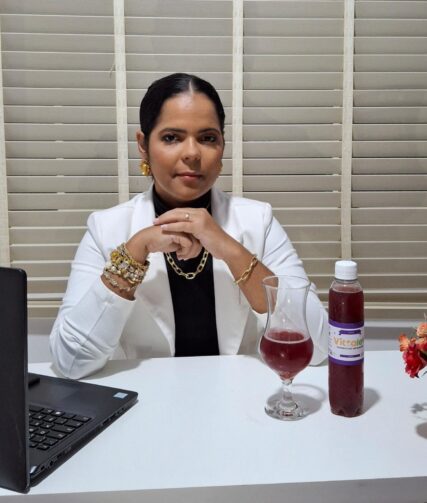 Vilmara Affonso cria kombuchas de vários sabores, em Ji-Paraná