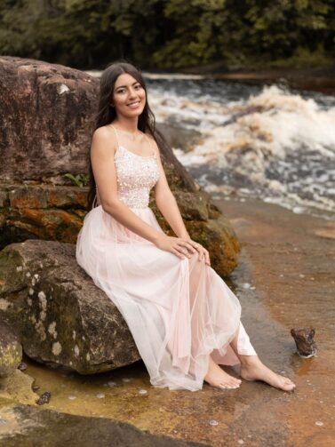 Raízes e sonhos: Deuziane Sousa é candidata à Rainha do Cupuaçu 2025