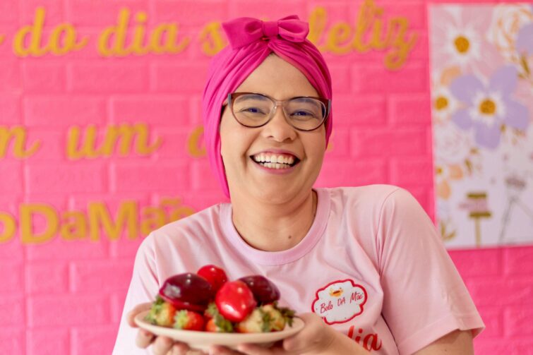 Empreendedora aposta no 'Morango do Amor' para impulsionar vendas, em Manaus