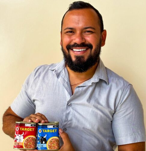 Artista parintinense Ronan Marinho disputa maior premiação de embalagens do Brasil