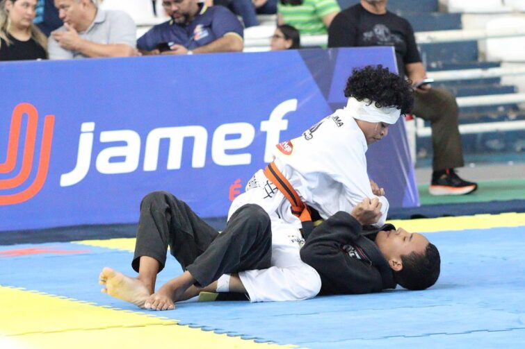 Jovem do Coroado se destaca como promessa do jiu-jítsu amazonense
