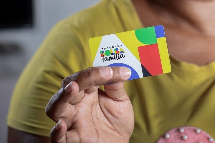 Mais de 627 mil famílias no Amazonas recebem Bolsa Família em agosto