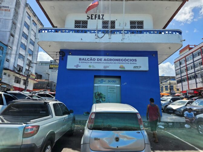No Centro de Manaus, Idam oferece atendimento a agricultores e pescadores no Balcão de Agronegócios