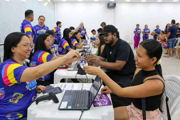 Pulseiras para o ‘#SouManaus Passo a Paço 2025’ começam a ser entregues; veja onde retirar na Ponta Negra