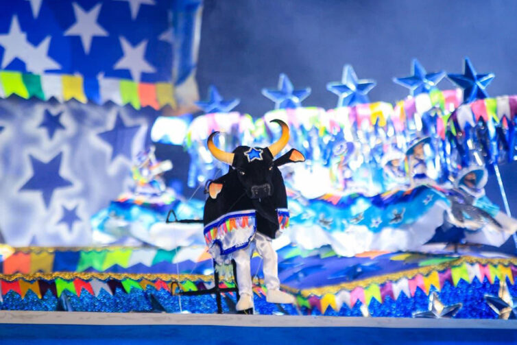 Mini Caprichoso supera Mini Garantido e leva 17º título no Festival Folclórico dos Bois em Miniatura