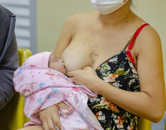 Maternidade Moura Tapajóz tira dúvidas sobre doação de leite humano