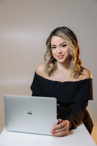 Conheça a trajetória de Victória Petrino no ramo da beleza, em Ji-Paraná