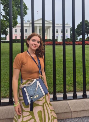 Conheça Rebeca Gomes, estudante de Figueiredo que conquistou espaço no cenário internacional