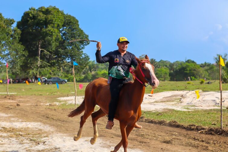 Paulo Henrique: dedicação e cuidado com cavalos e o campo em Manaquiri